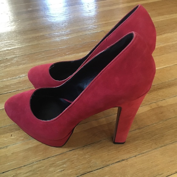 red faux suede Aldo platform heels - Picture 2 of 8